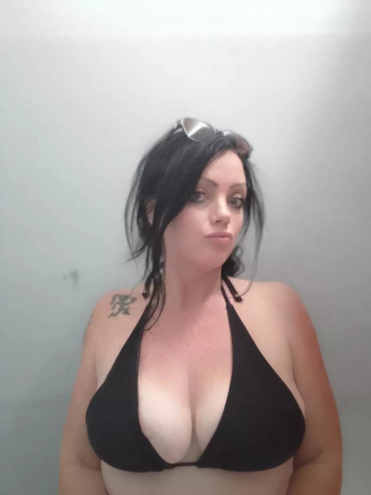 Even in a bikini you can see the sag.