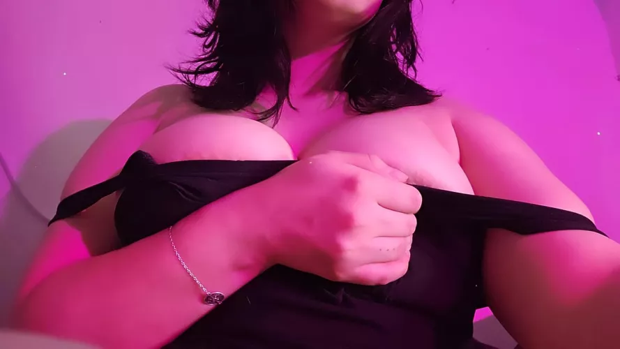 Exposing my big boobs