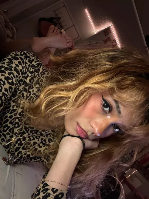 freaks love when my feet are dirty, i’ll always wonder what went wrong with you.