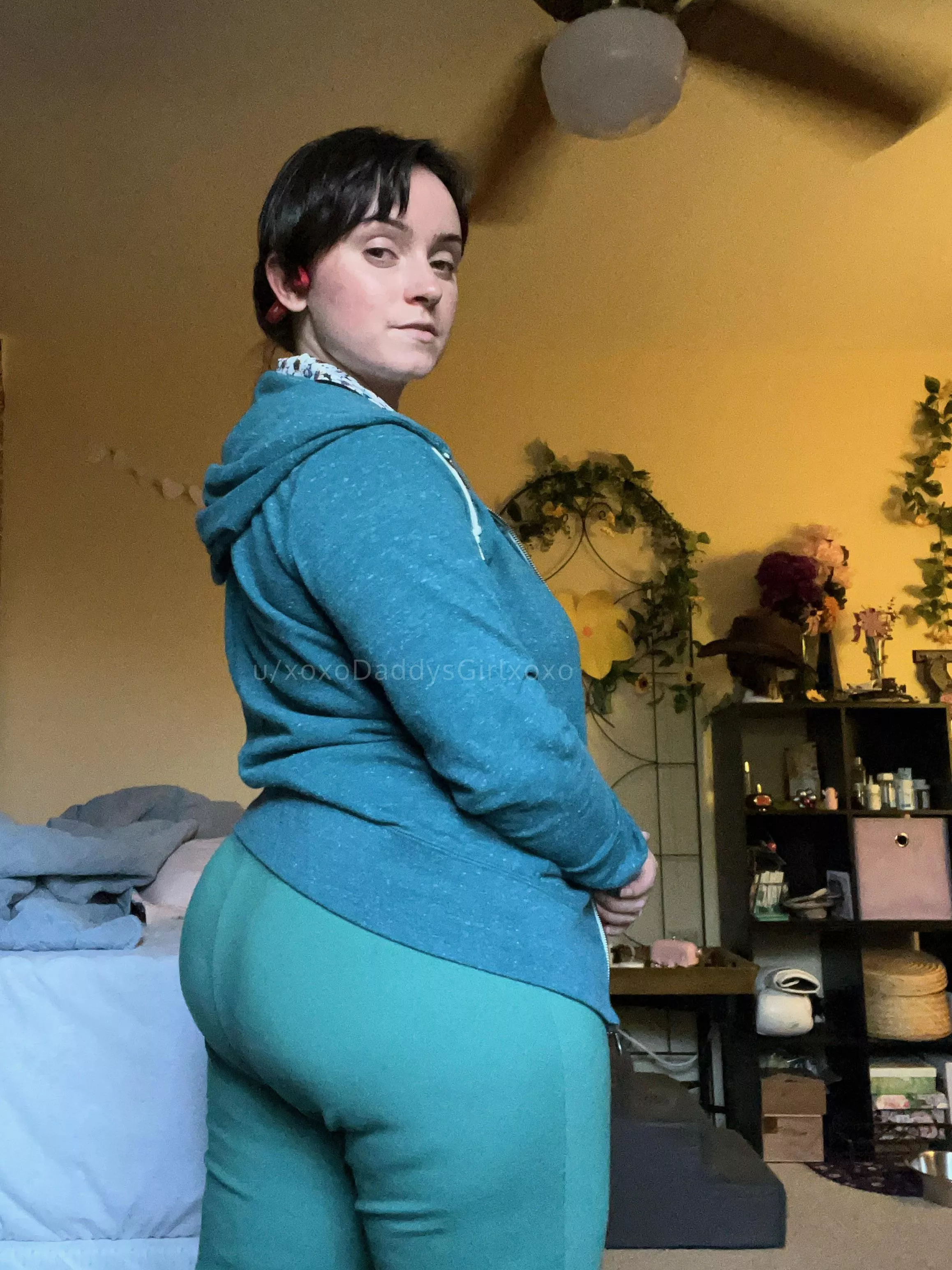 Fully-clothed & professional 😌