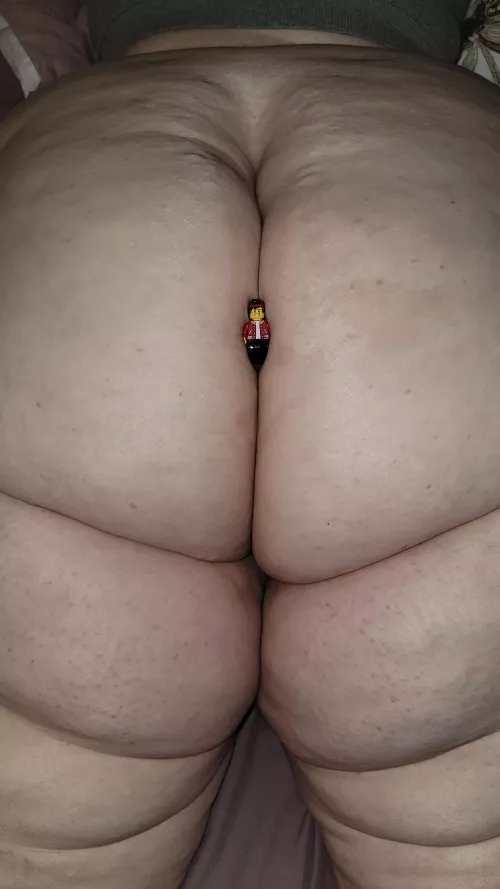 Giantess with a giant ass 