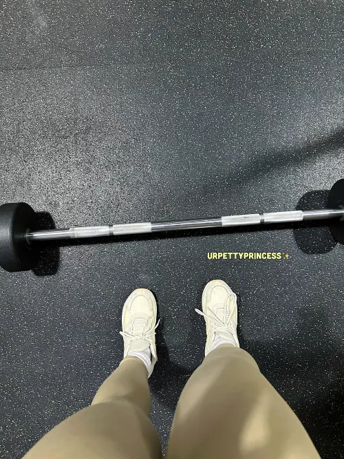 Goodnight Findom ! 🌙 Let’s see which simp earns their place at my feet. Don’t forget you’re all disposable 😘 ✨