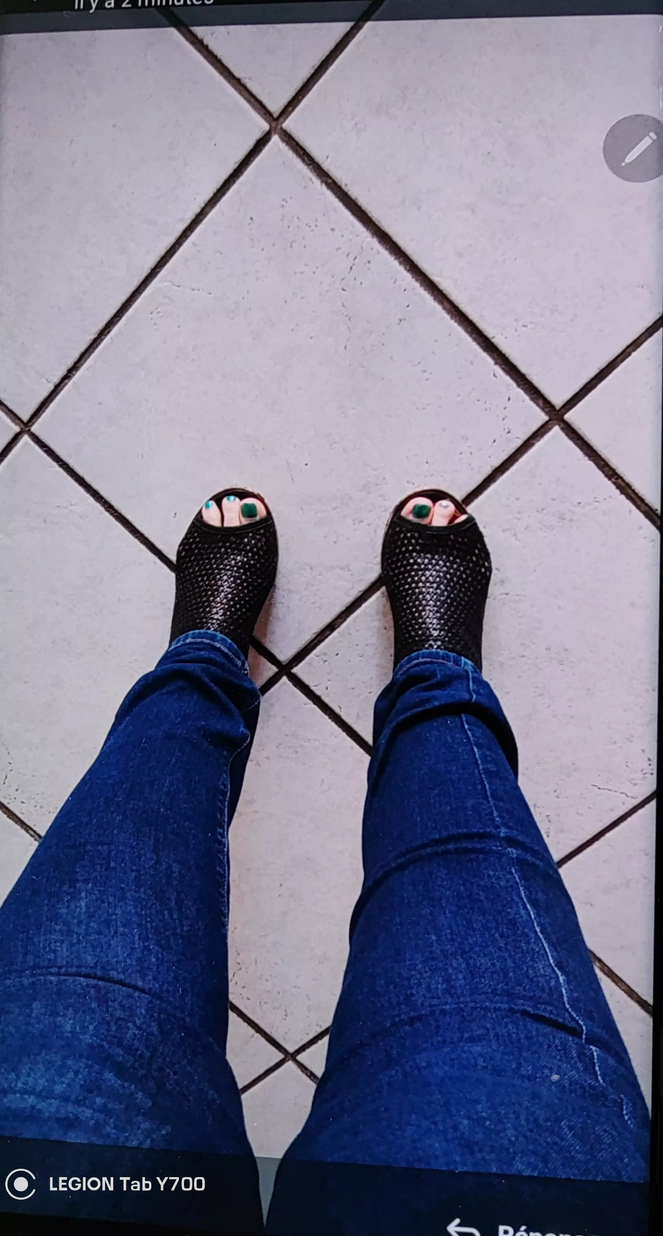 Green toes, black shoes , do you love it 😉