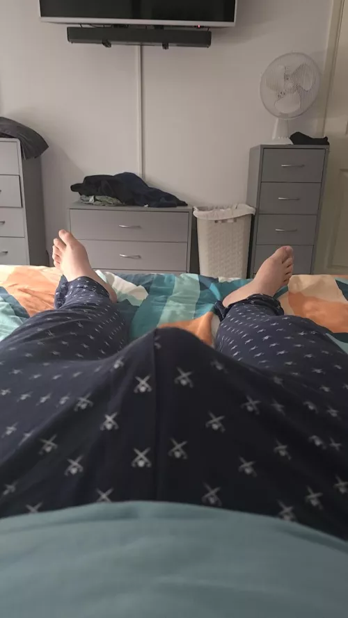 Hey! Married bi lad from UK. Rugby build and precum a lot. HMU @ws198989 You won't be disappointed.