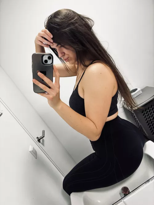 Hey , who wants to stay up with me? 