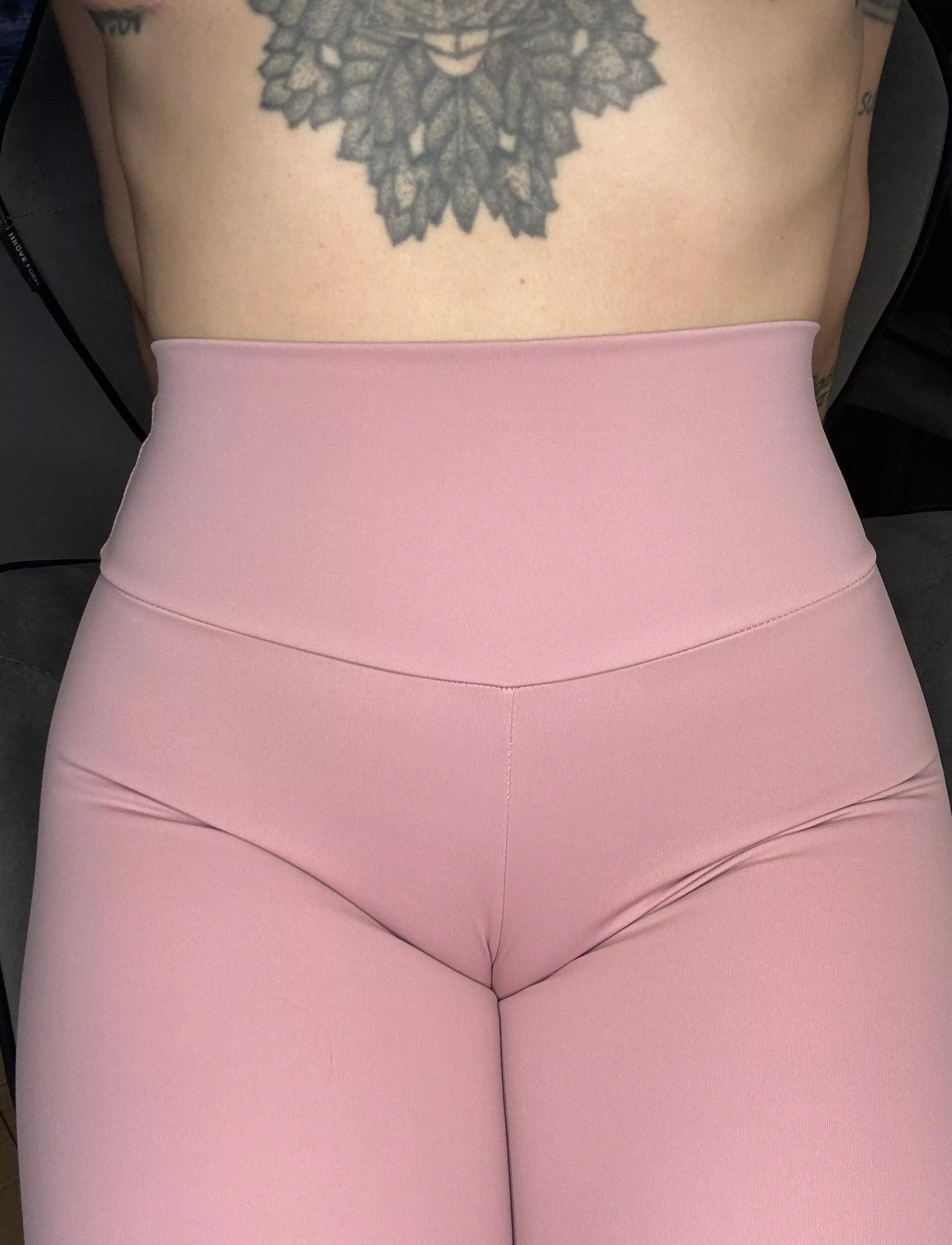 Hope youd be willing to explore my curves with your tongue