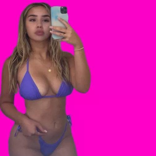 How many times would you cum for a horny mom like me?