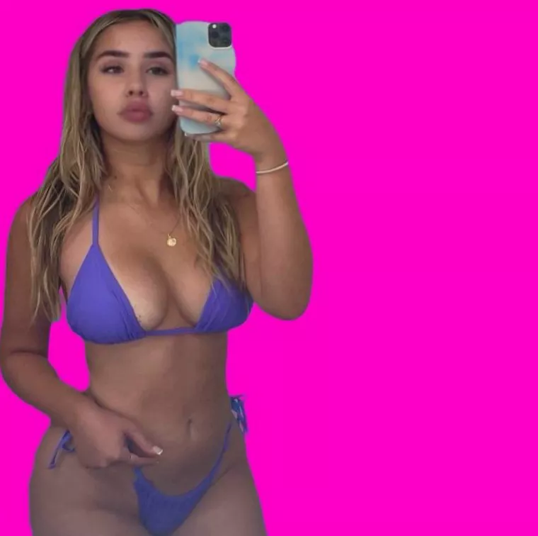 How many times would you cum for a horny mom like me?