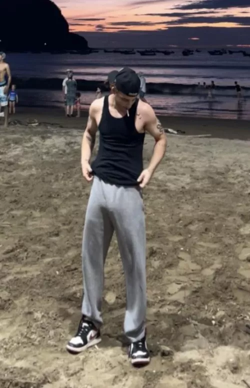 hung n willing to send anything for money 😁