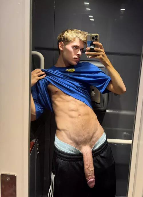 HungAF HOLLISTERCOCK 