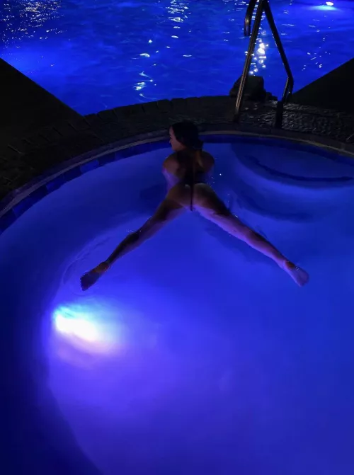 I can make things get hot and heavy in this hot tub. Just try me!