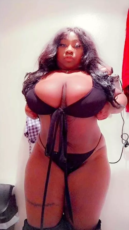 I have no neck but I'm very experienced in giving it😂