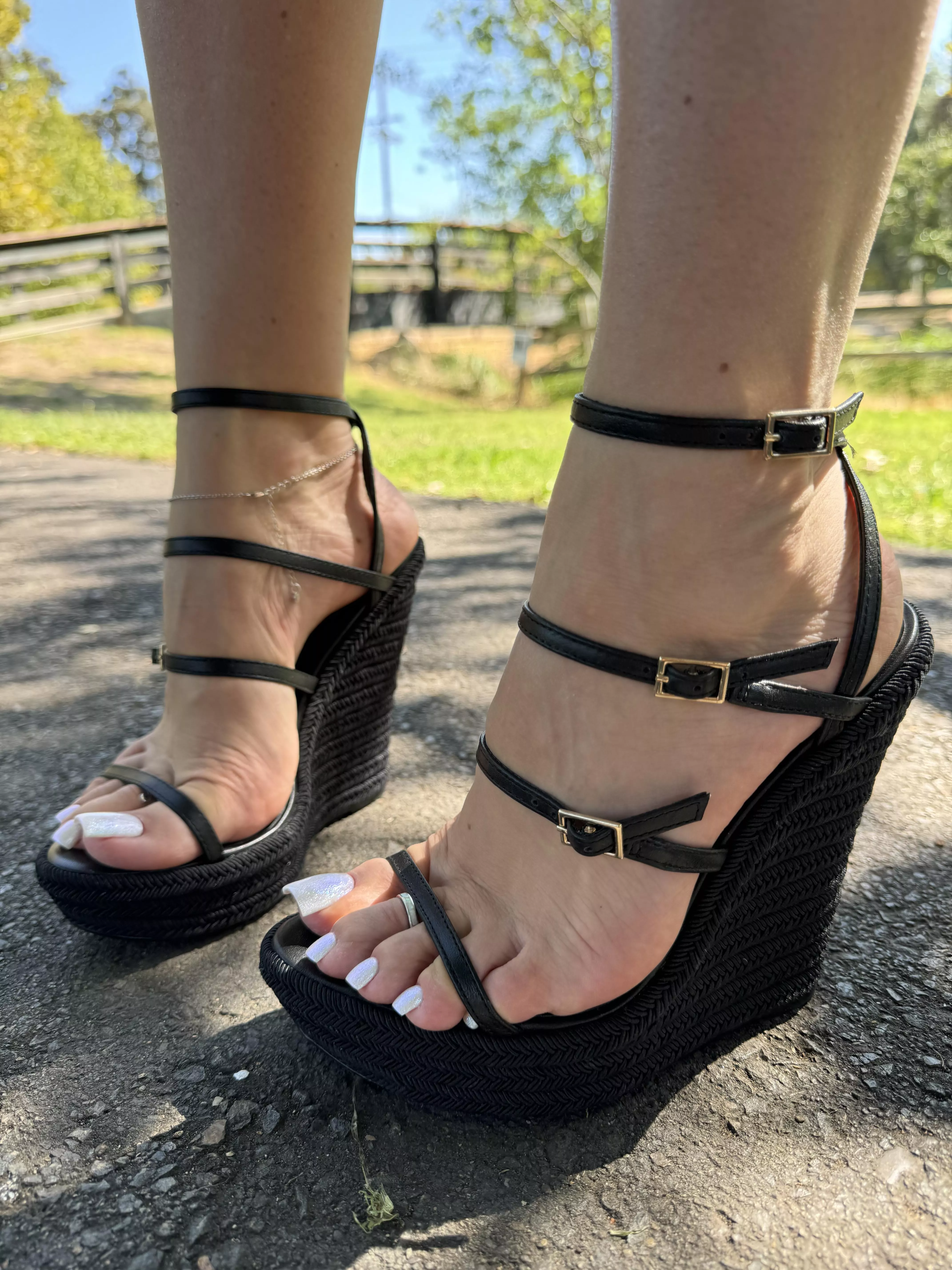 I like white with black 🤍🖤