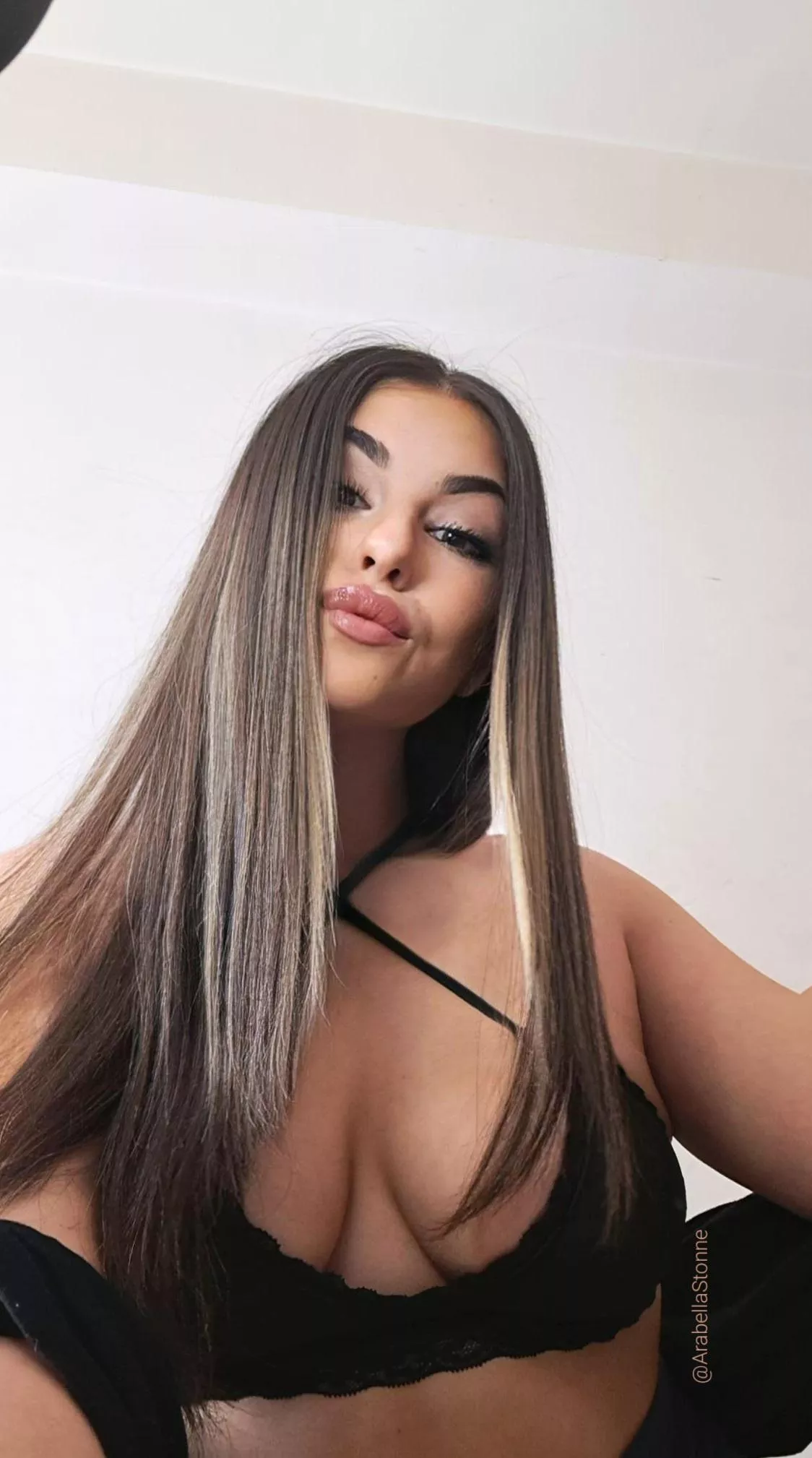 I'll let you be my personal wallet tonight🐖💸 I'll let you be my personal wallet tonight🐖💸