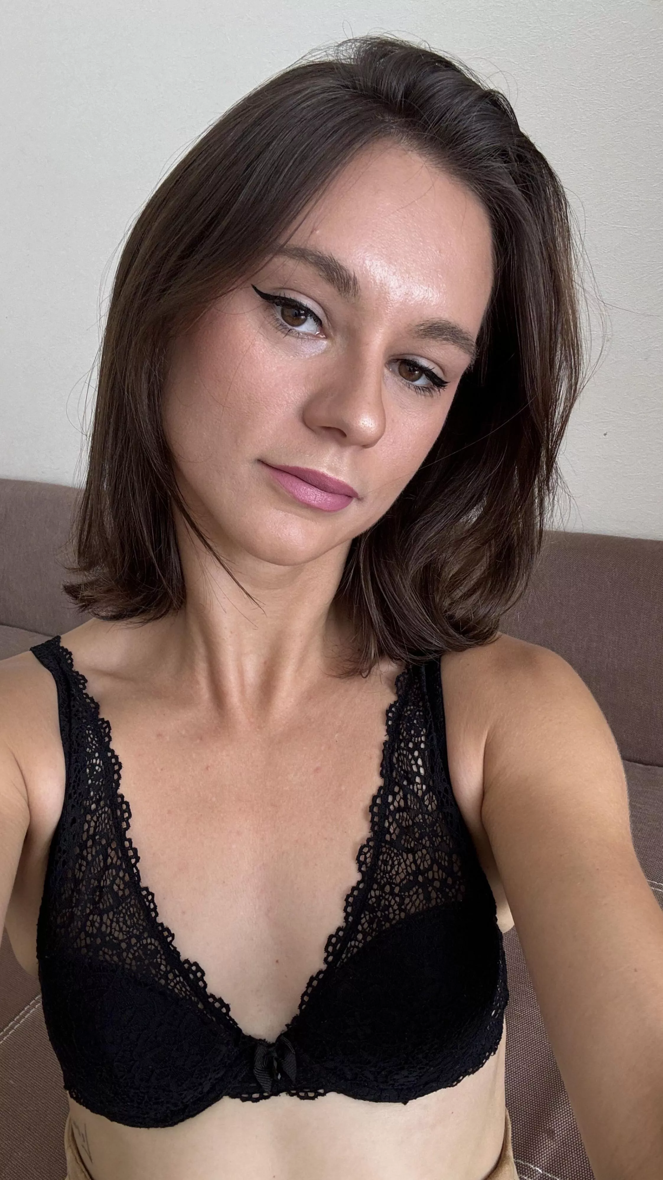 I'm gradually starting to feel comfortable taking these kinds of selfies [breed]