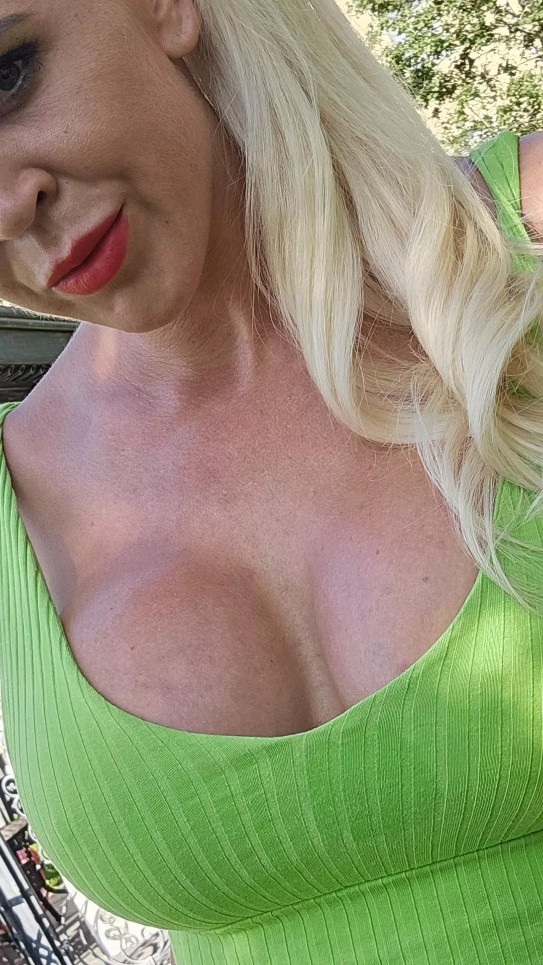 Jeder hat Interesse, meine Titten zu lutschen.