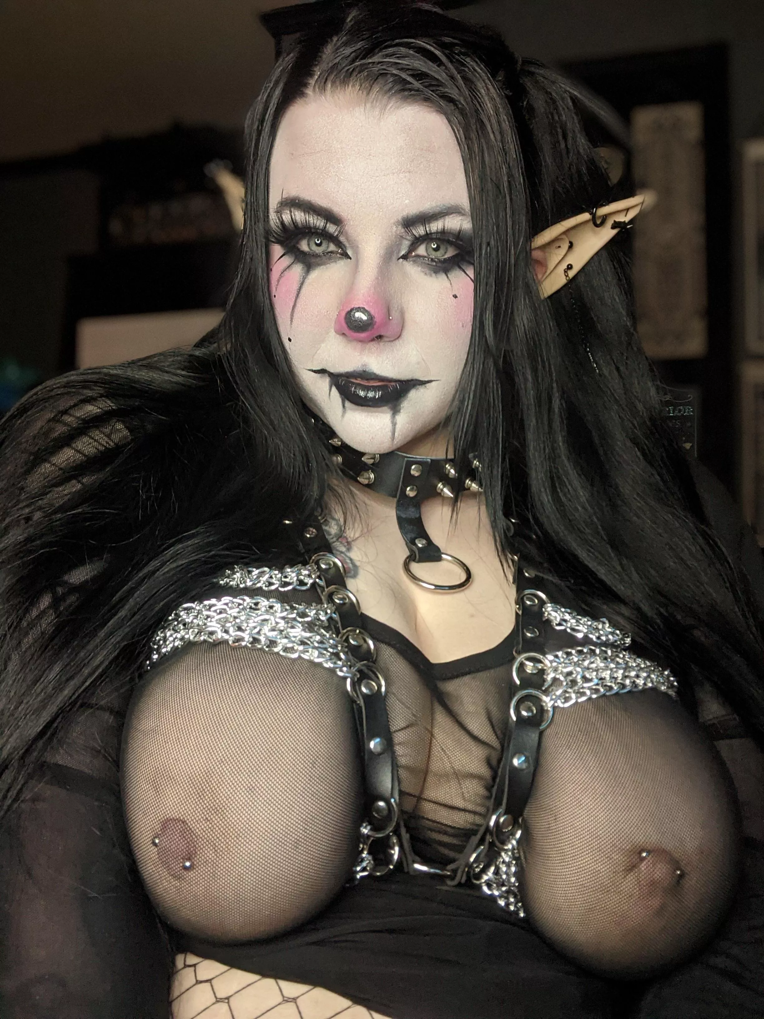 Let's spend the weekend watching horror movies and fucking ;) 