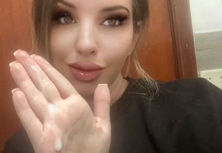 Lick that cum off in between my fingers ! 