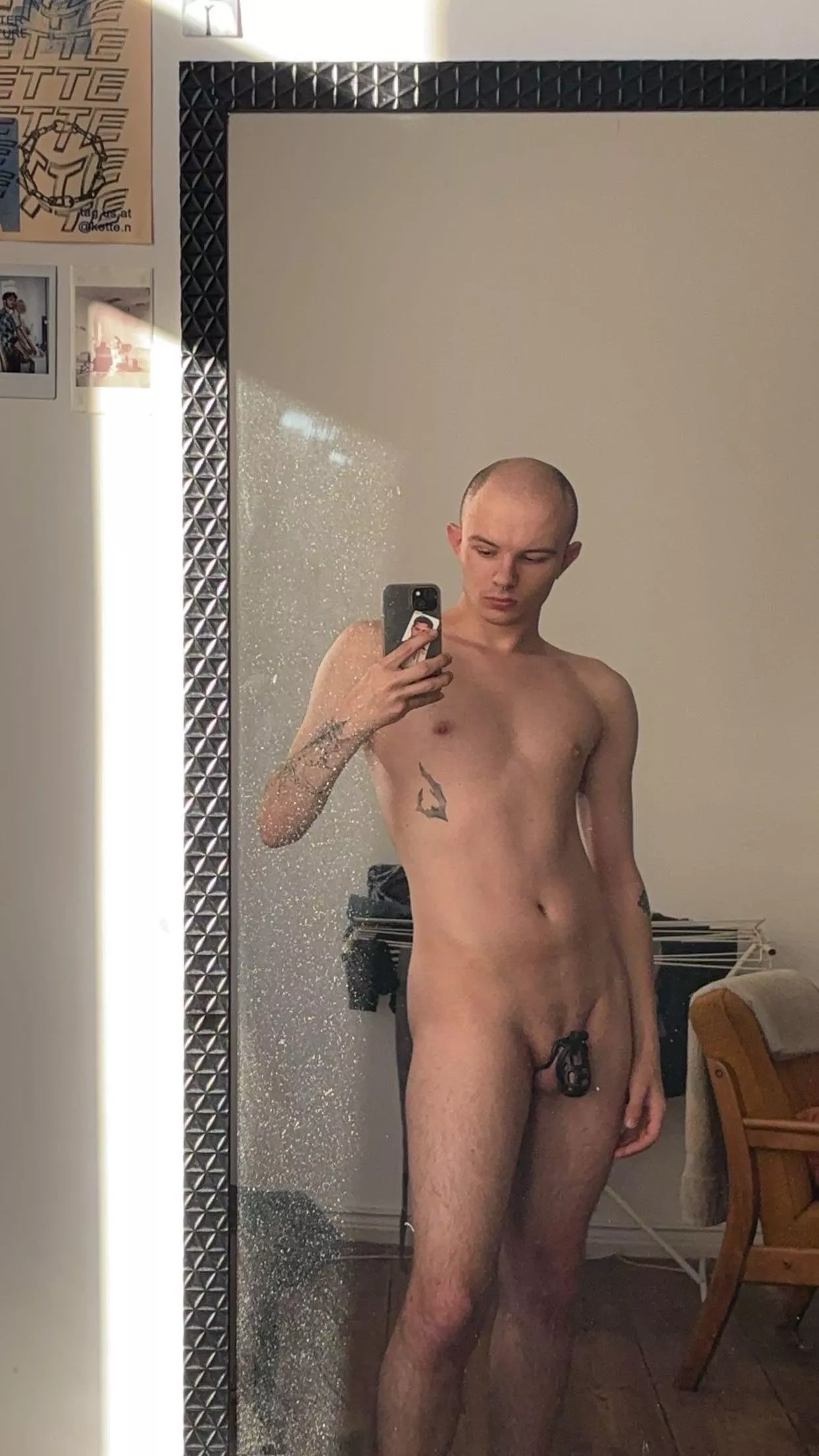 locktober day 25. locked sub looking for a muscled master to serve. 🔐💦