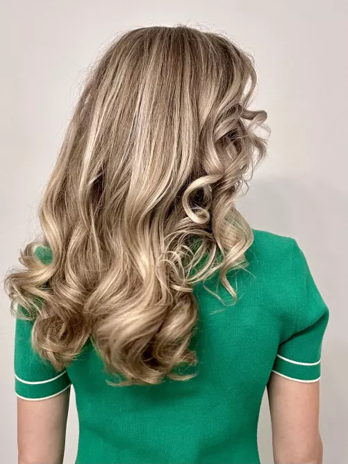 Lush blonde waves 🌊 