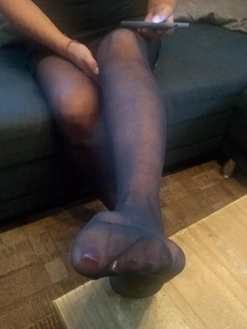 me texting with my boyfriend, you staring at my feet