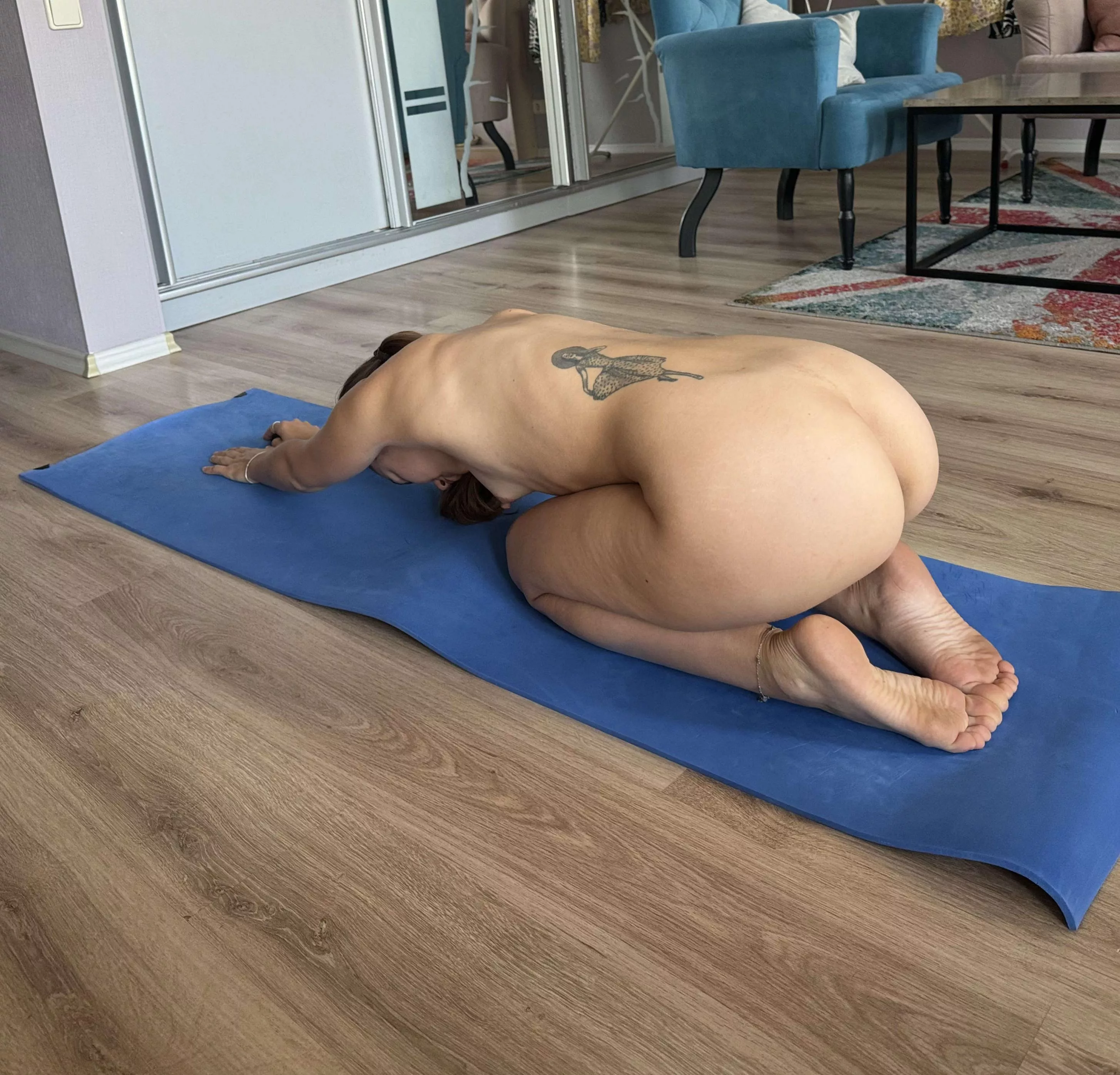 My feet and soles look great with my asshole