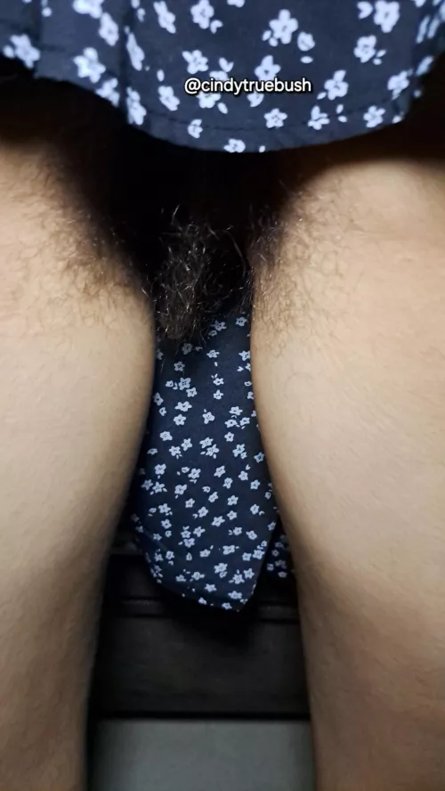 My super long pussy hairs peeking 🫣 