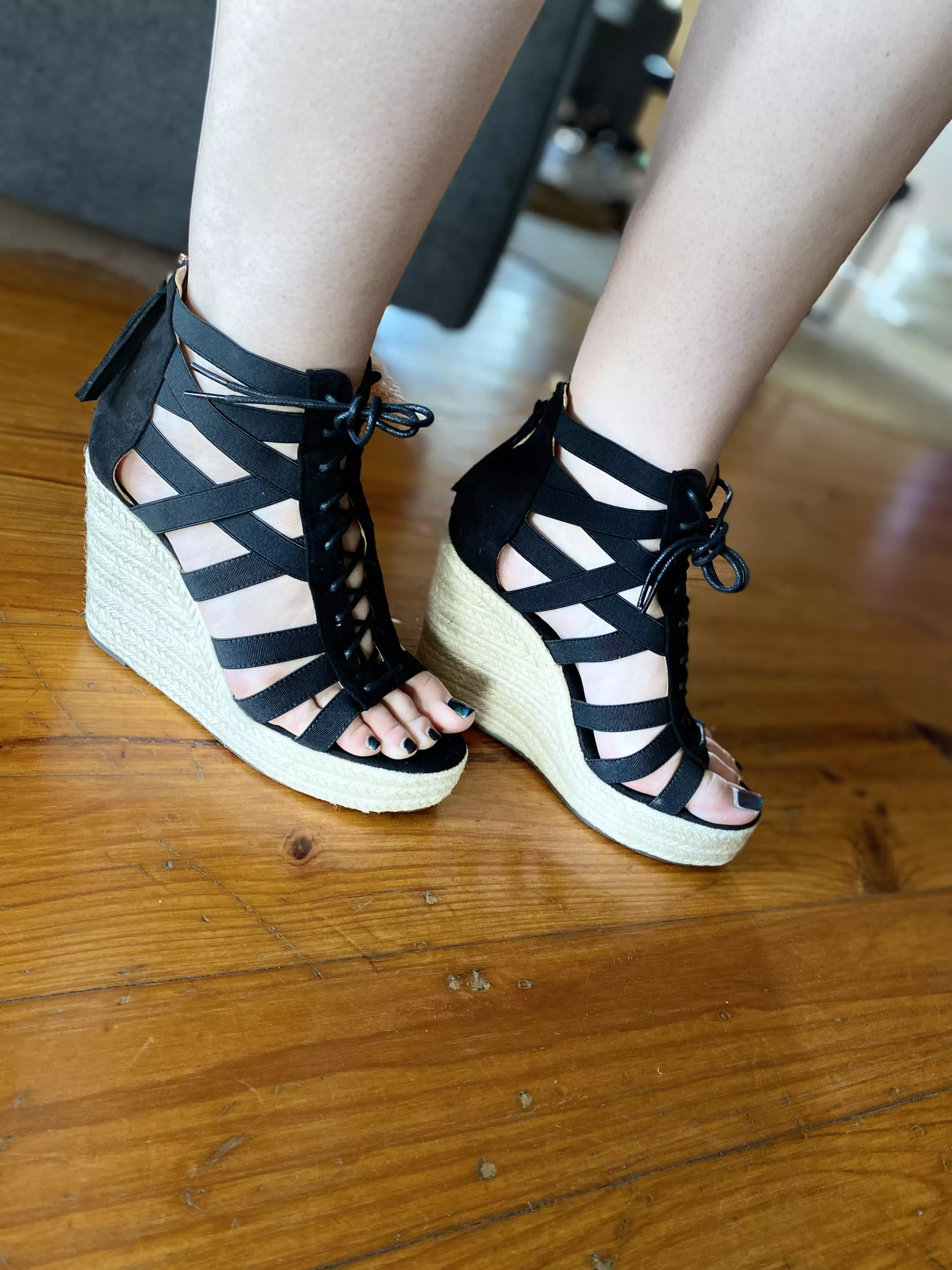 My wife’s new wedges ❤️😍