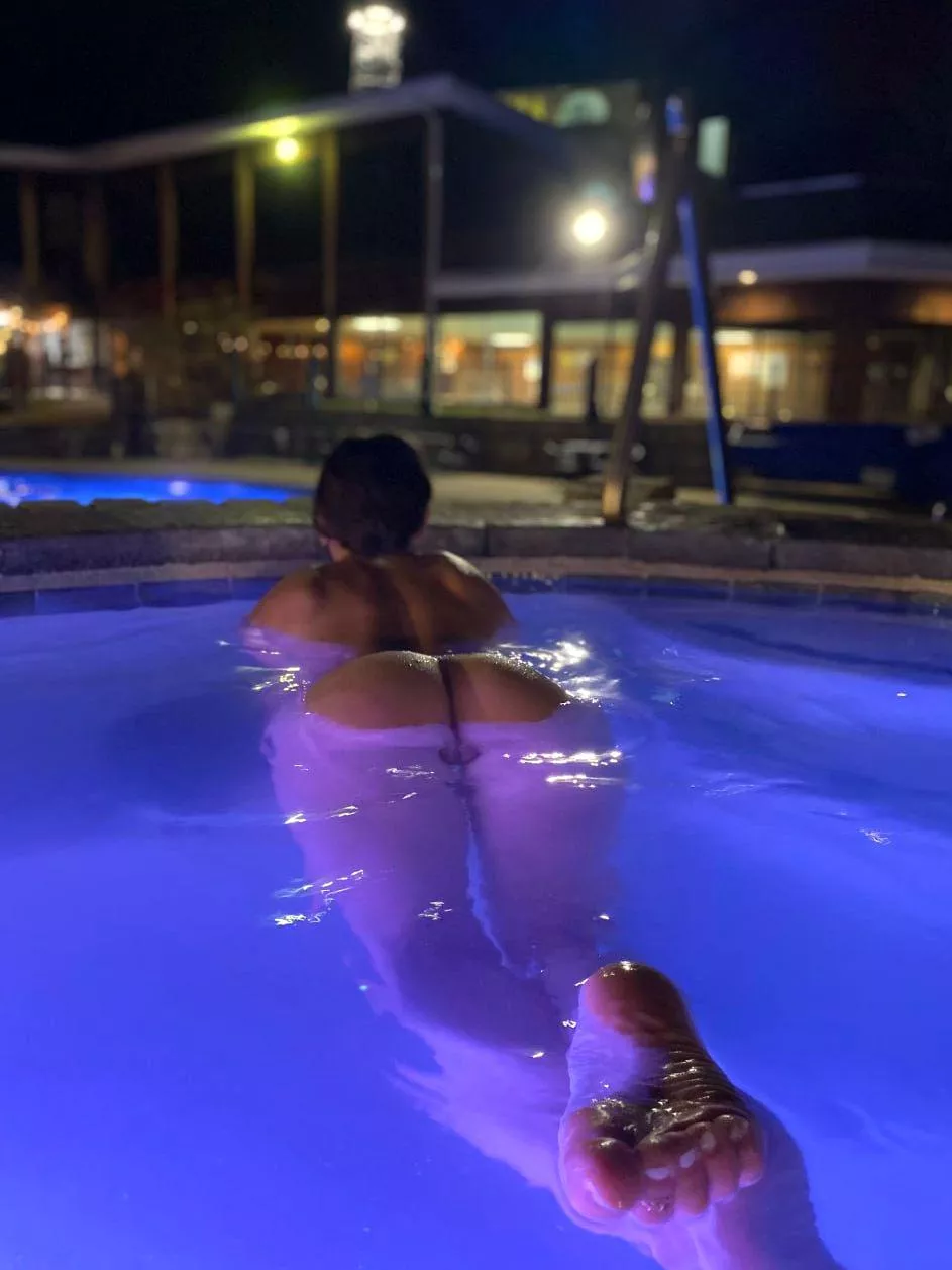 Need someone to help me make this hot tub even hotter ;)