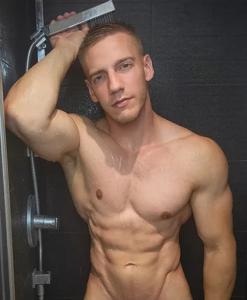 Shower fun awaits.. let’s make a splash together! 😈..