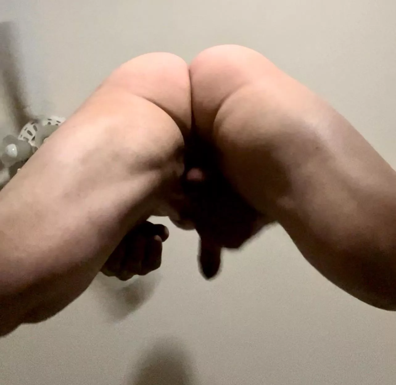 Sick and no gym last night so I did some body weight squats 😁