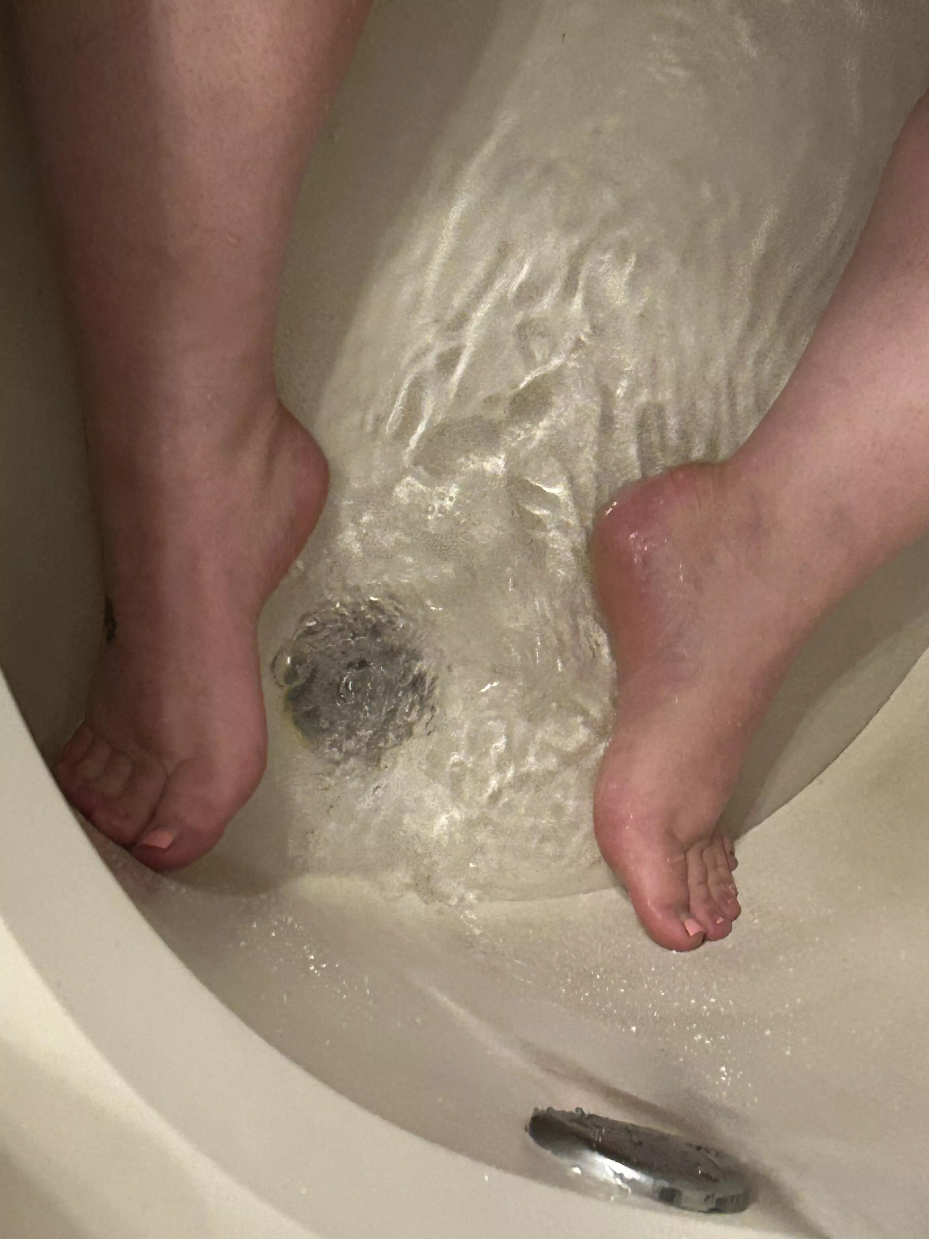 Starting the weekend wet 🥵💋😈