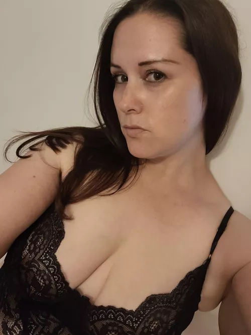 Teddy in Black, minimal makeup