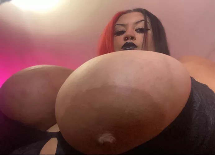 Tell me why I should let you fuck me😈