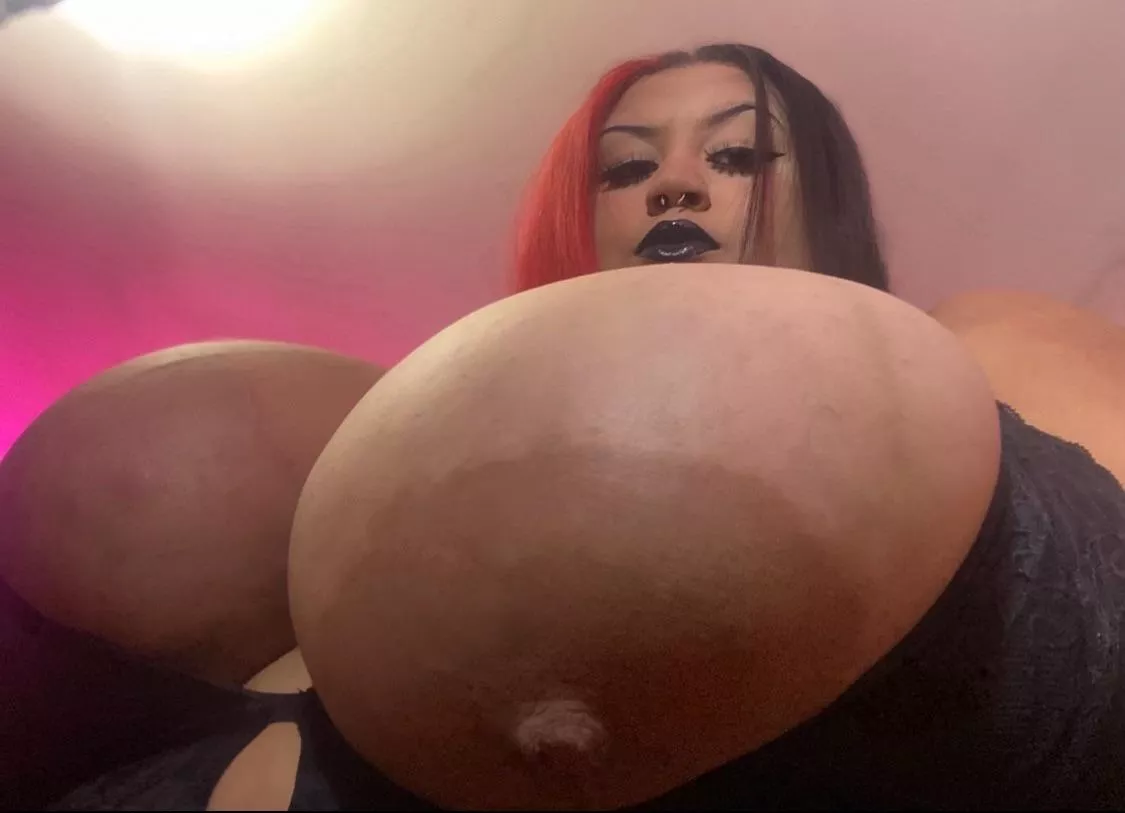 Tell me why I should let you fuck me😈