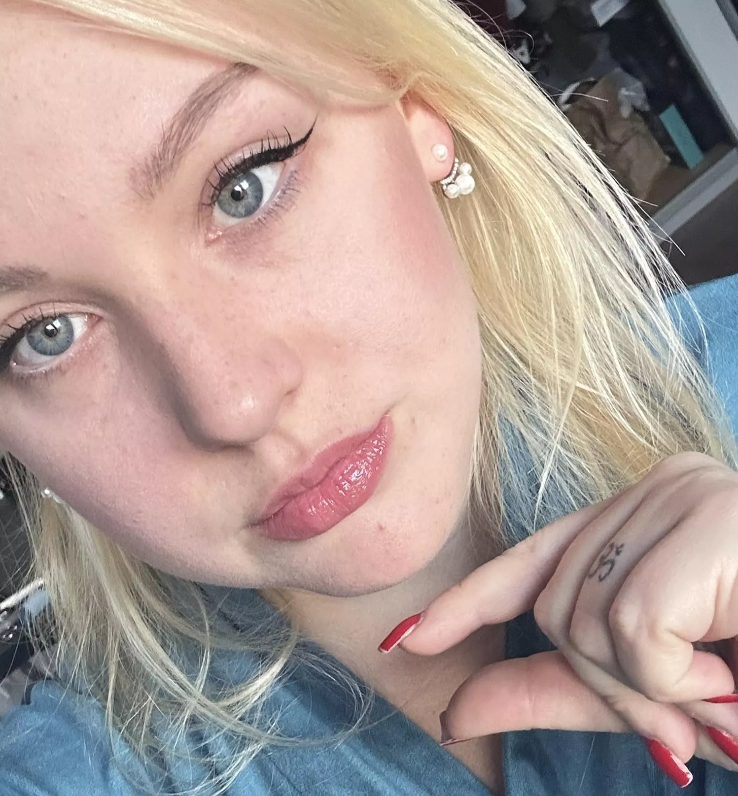 Tell me your size and I will humilliate you.