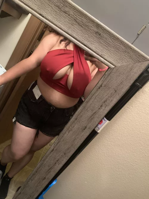 The perfect shirt for tits like mine 