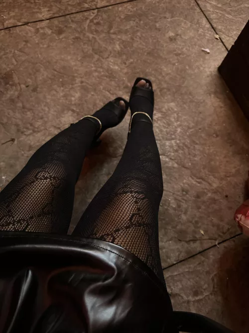 These heels, these legs, this look 🤤 luxury is an understatement.  I never have to take a single step without your wallet right where it belongs, fueling my every move.