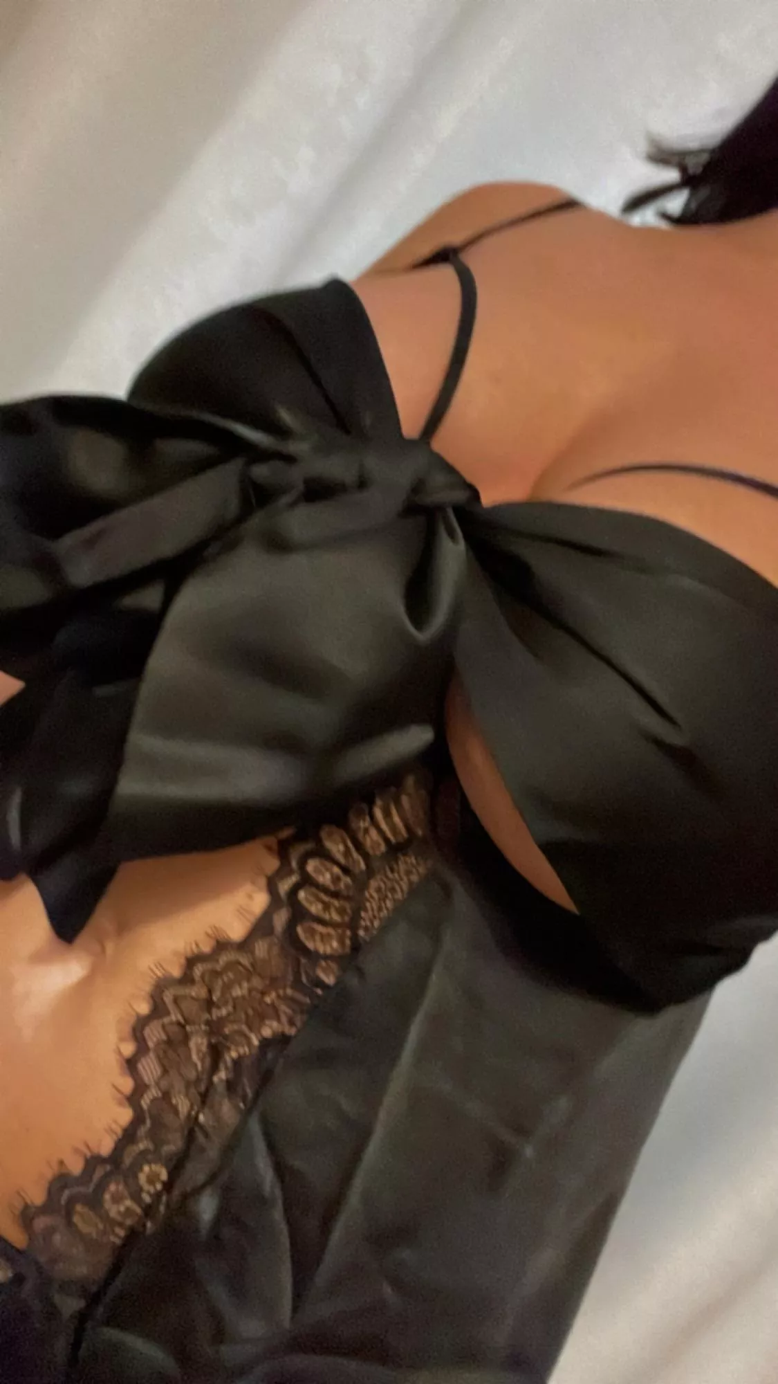 This MILF needs to be unwrapped 🎀😈💁🏻‍♀️🫦💦