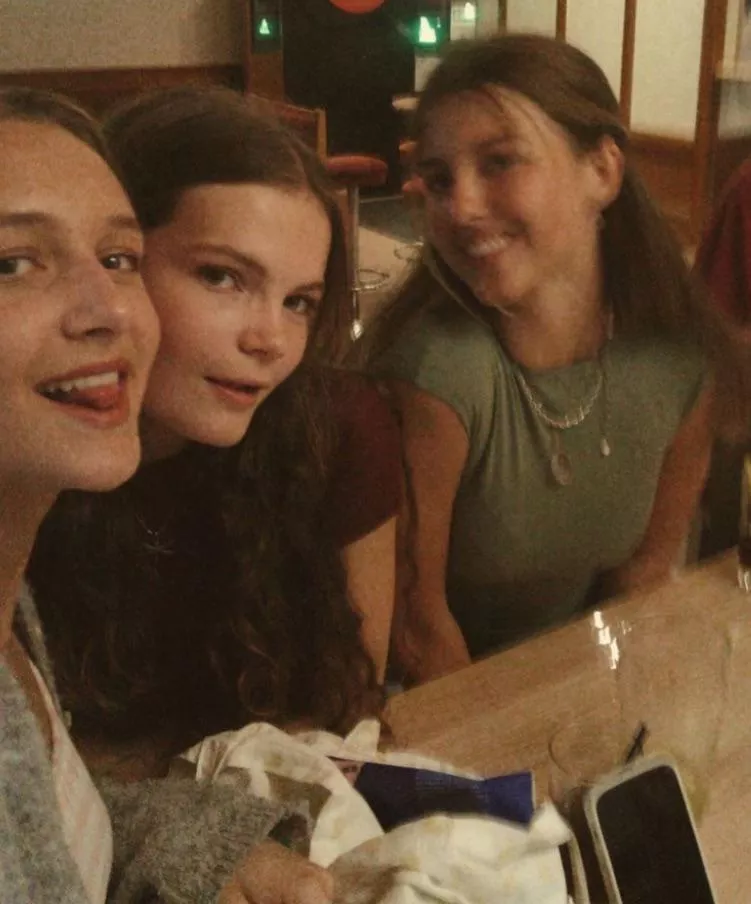 upv if you’d dump a load on me n my besties ;)