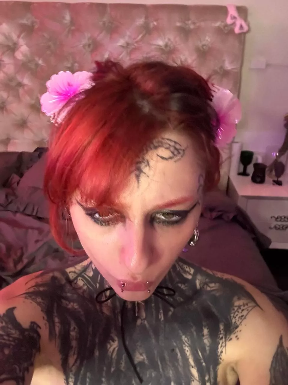 Waiting for u in my bed