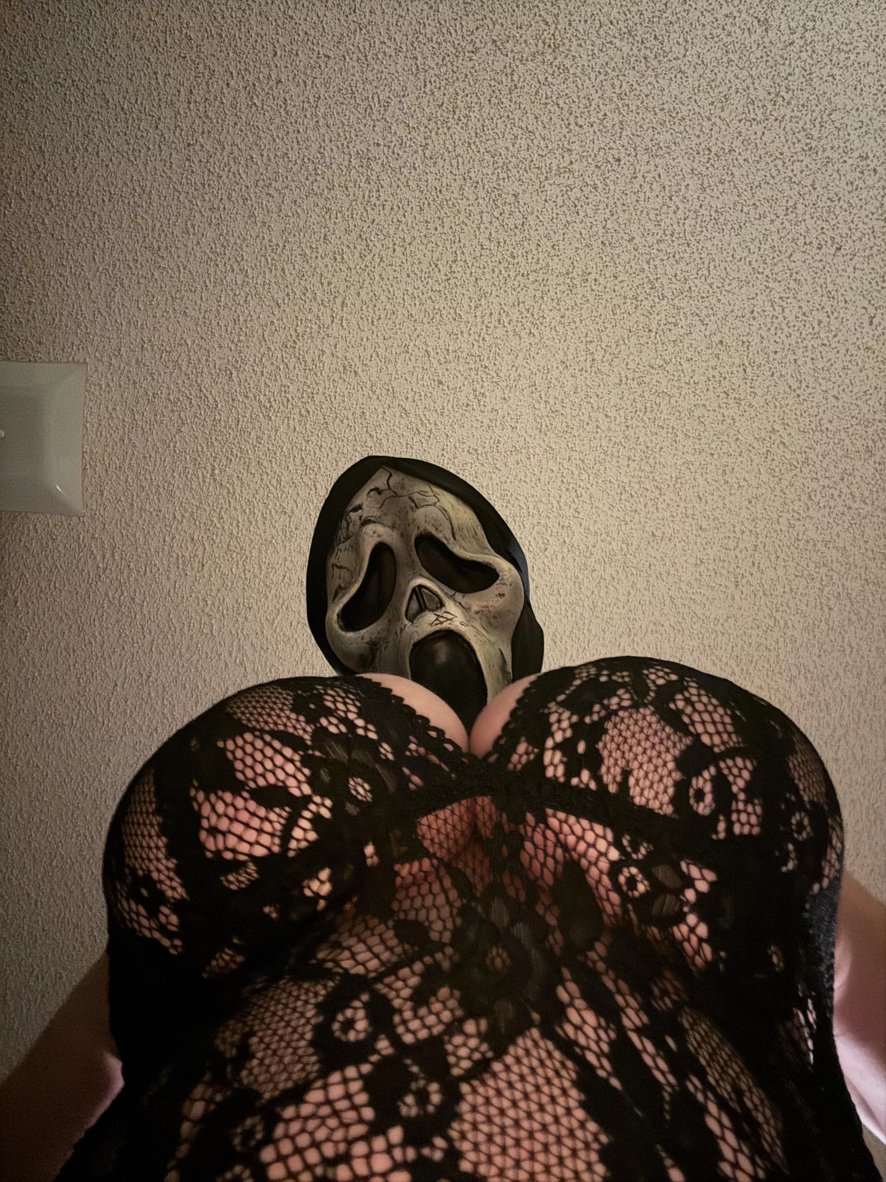 What’s your favorite scary movie? 😈