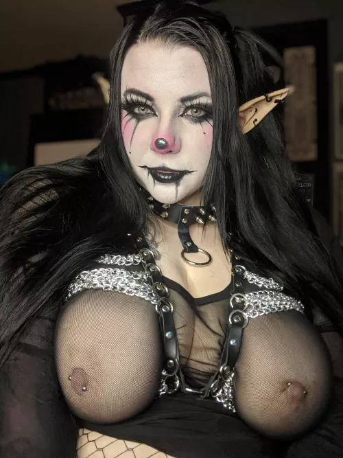 Which are you putting in your mouth first :3