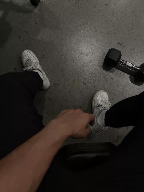 Who’s down for some fun? Im 22 guys my age or below hmu👀