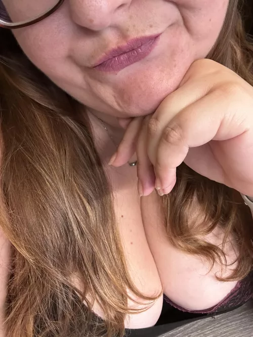 Why are my nails bare? Send for my manipedi already 🙄