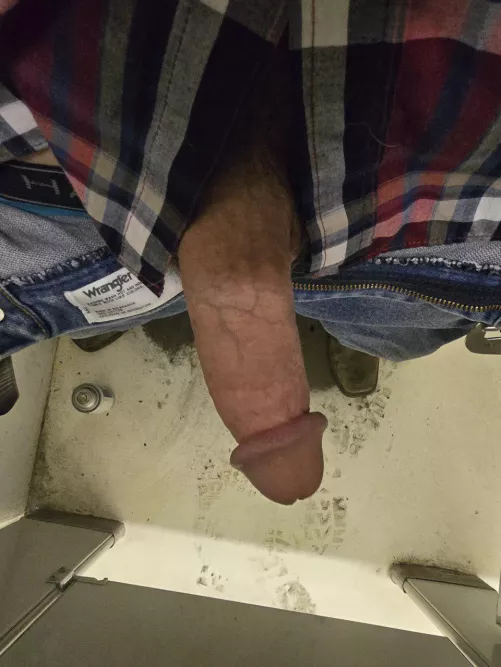 Work bathroom fun 💦💦🤠