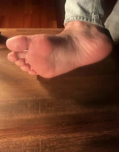 Would you lick my twink soles? 