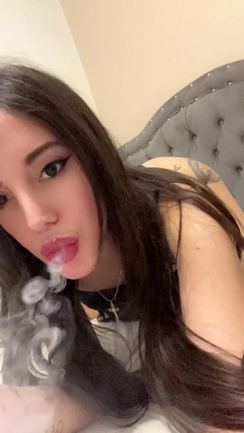 Would you like me to pass my strawberry-flavored smoke in your mouth?🔥🍓😈