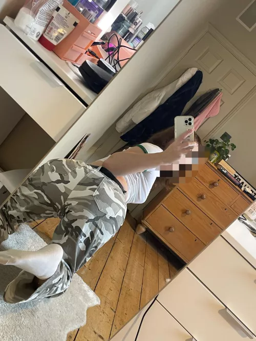 You love sniffing feet dont you subby?