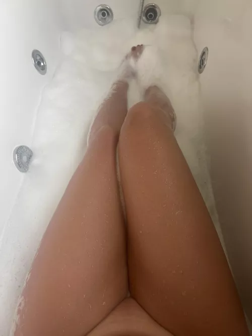 You need a real woman, leave her aside and let's have fun today 